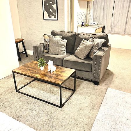 Two Bedroom Villa Studio With Fireplace & Living Room Detroit Eksteriør bilde