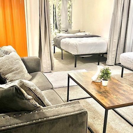 Two Bedroom Villa Studio With Fireplace & Living Room Detroit Eksteriør bilde