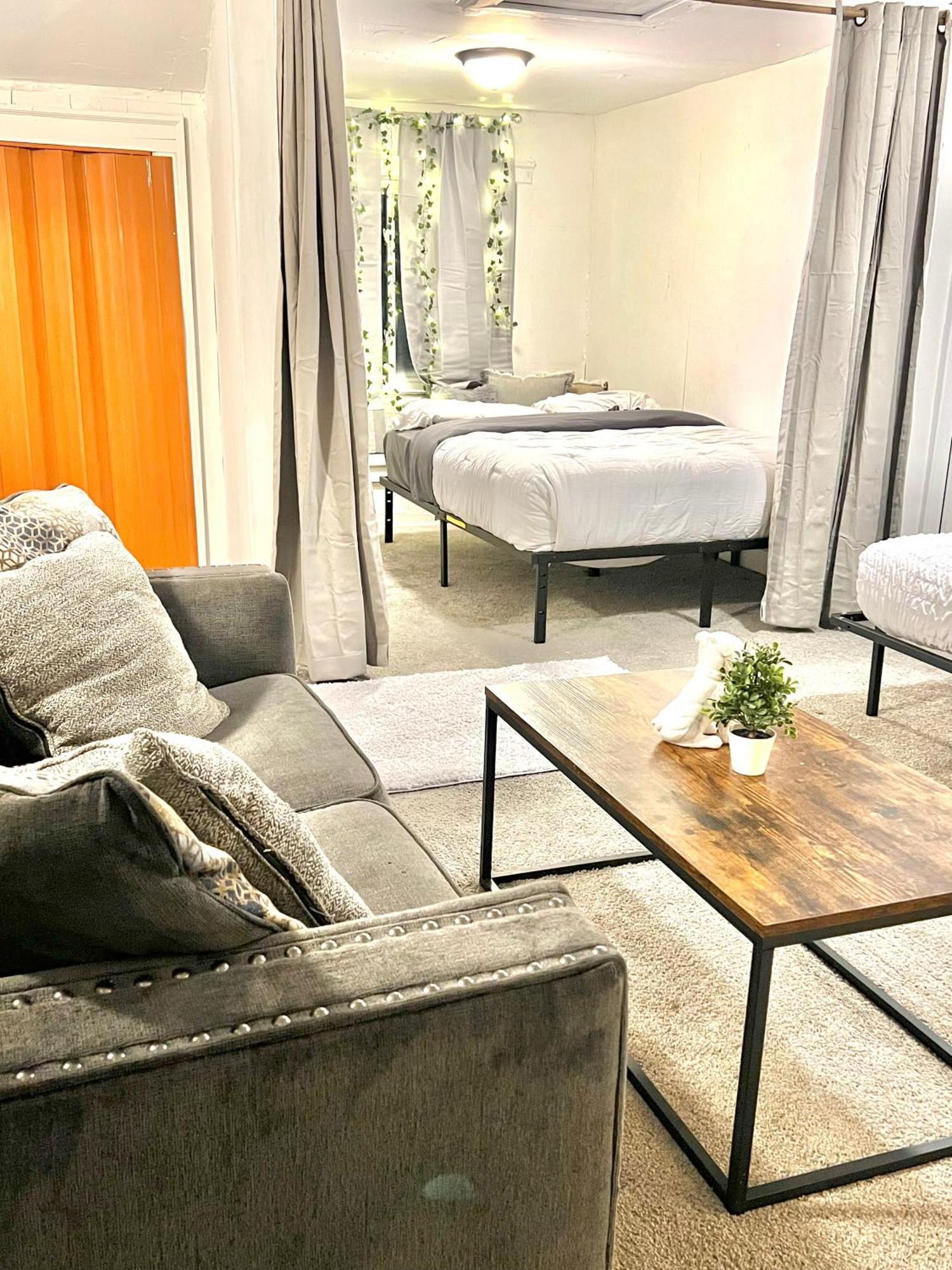 Two Bedroom Villa Studio With Fireplace & Living Room Detroit Eksteriør bilde