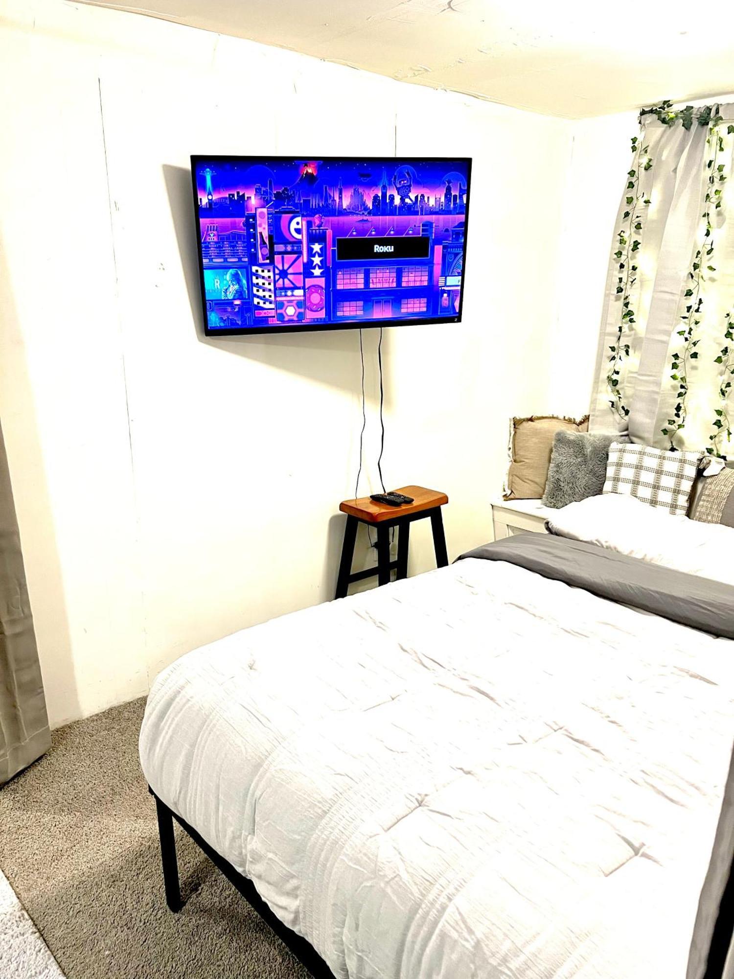 Two Bedroom Villa Studio With Fireplace & Living Room Detroit Eksteriør bilde
