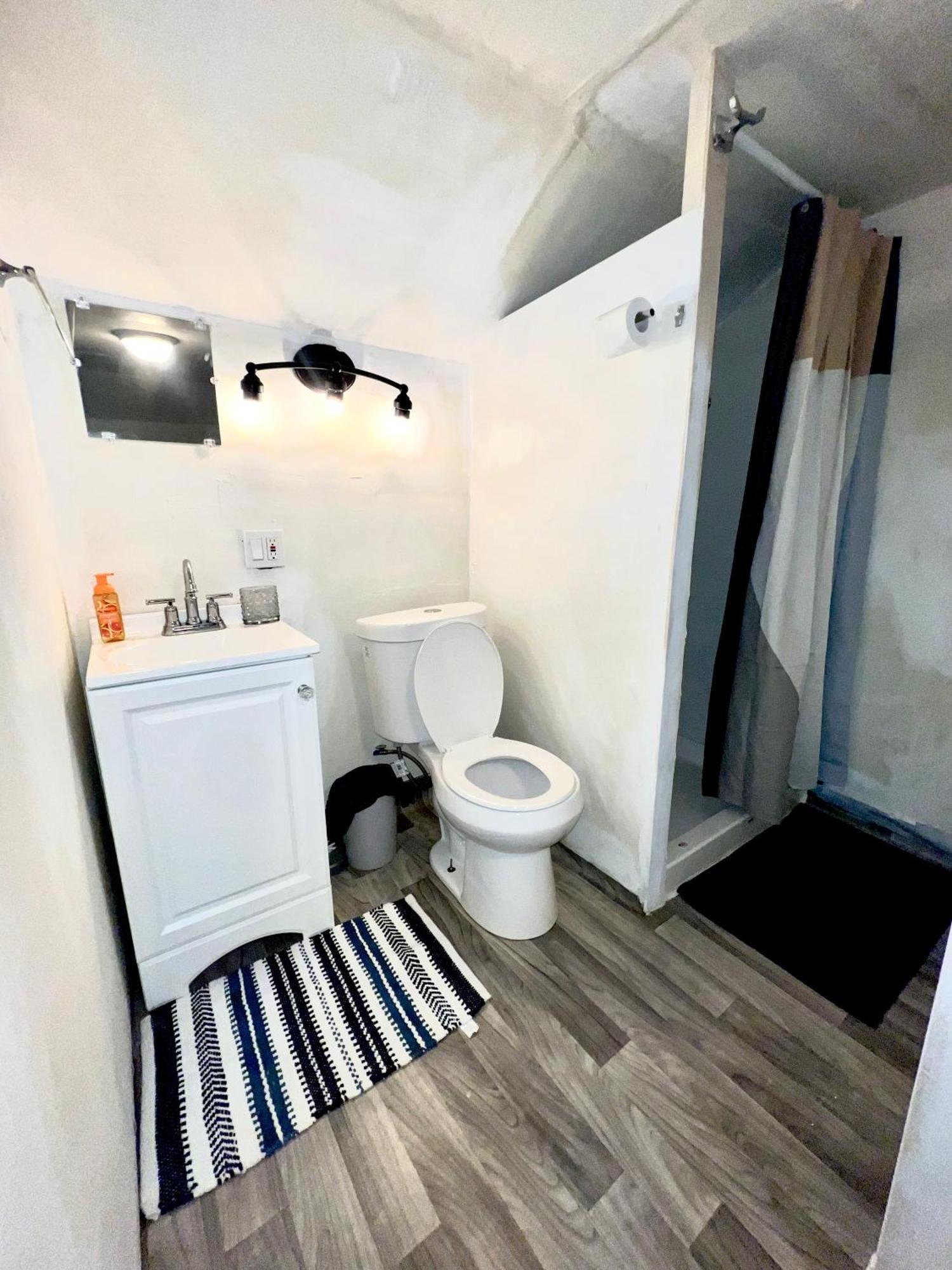 Two Bedroom Villa Studio With Fireplace & Living Room Detroit Eksteriør bilde